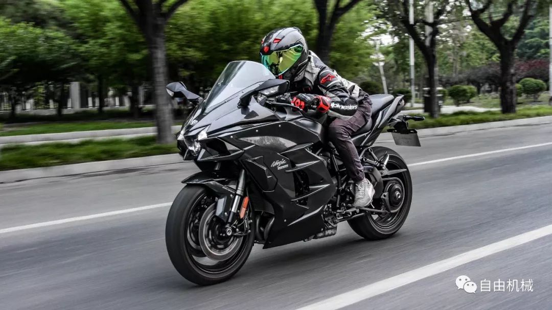 售价不到两千的国产碳纤盔，AVAX-Helmet开箱体验丨把玩