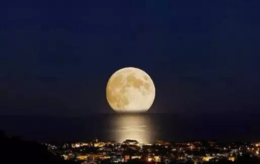 但愿人长久千里共婵娟跟中秋有关,但愿人长久千里共婵娟是写中秋吗