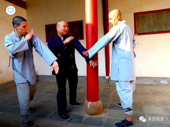 外国人在少林寺的日常训练,三个外国人来中国少林寺学武
