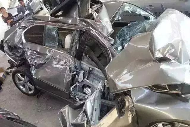 借车又出事了车主当场崩溃,借车出事的真实案例最新