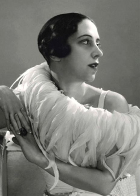 轻盈的羽毛飘落,轻盈柔软的羽毛