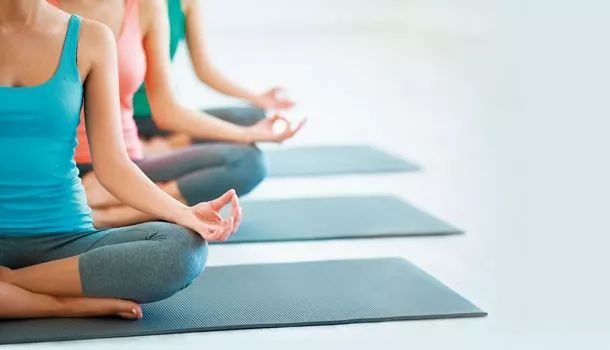 太猛了！杭州37岁孕妈火上抖音！举60斤杠铃，每天跑5公里，预产期当天还在健身房……