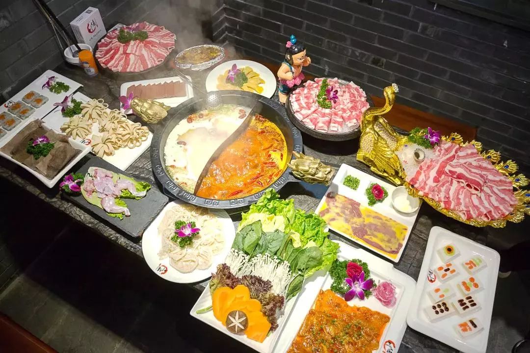 5.8折狂嗨8天！川炉火锅三周年店庆，让你一次吃过瘾！就在龙湫湾