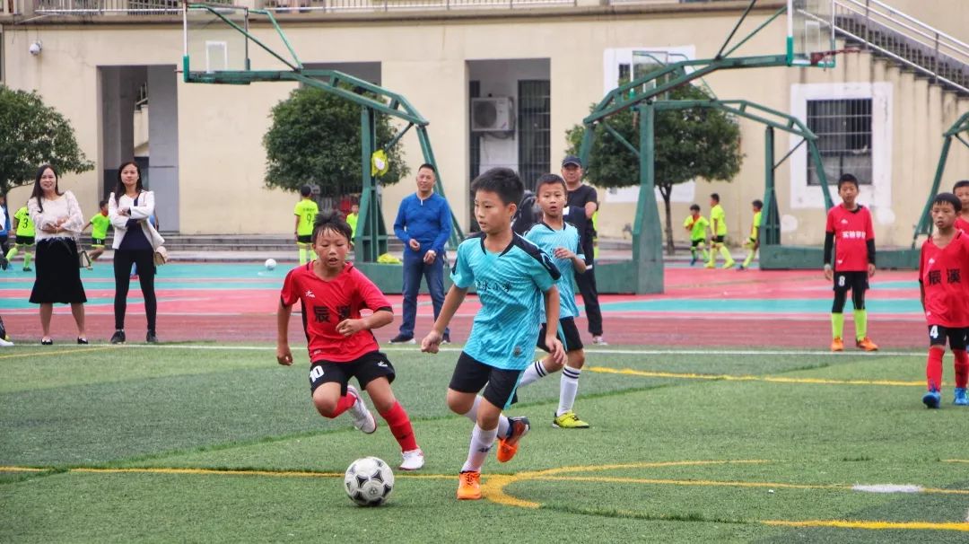 五人制足球比赛大连,怀化市小学生足球比赛视频