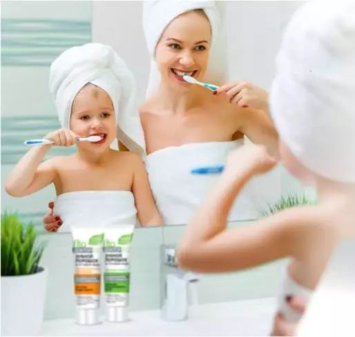 俄罗斯牙膏美白去口臭牙黄,去牙垢黄牙的牙膏测评