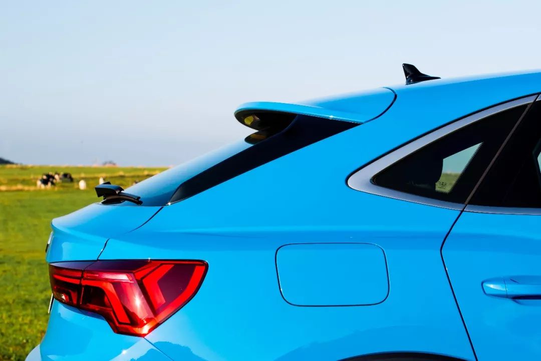 奥迪q32022款35tfsi时尚动感型,奥迪q3sportback落地价