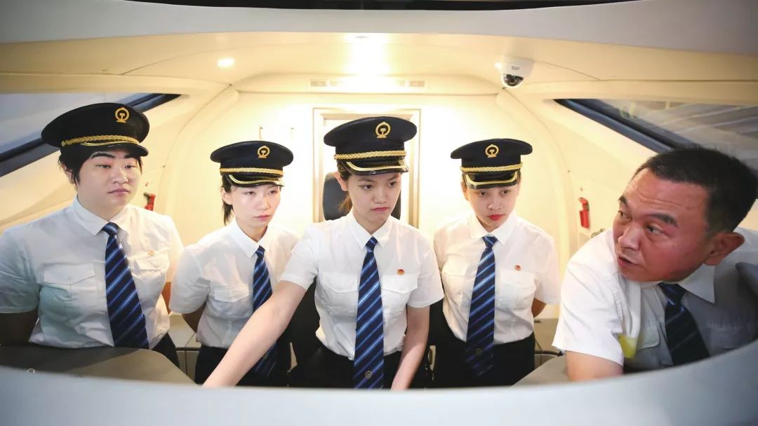 礼赞新中国奋进新征程视频,礼赞70年筑梦新时代