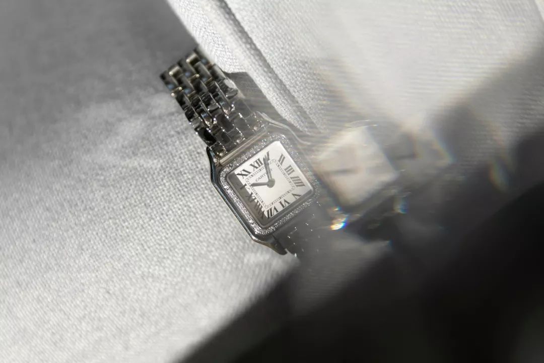 戴手表什么样的女人最漂亮,戴什么手表的女人最有气质