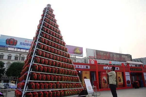 喜迎国庆醉美土楼|借问酒家何处有？拳王争霸风情街！我有酒，你有故事吗？