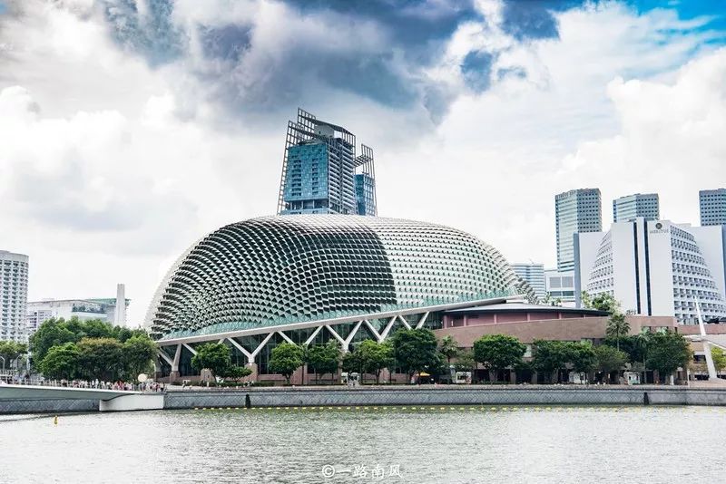 新加坡圣淘沙鱼尾狮为什么拆除,新加坡鱼尾狮为什么修二个月