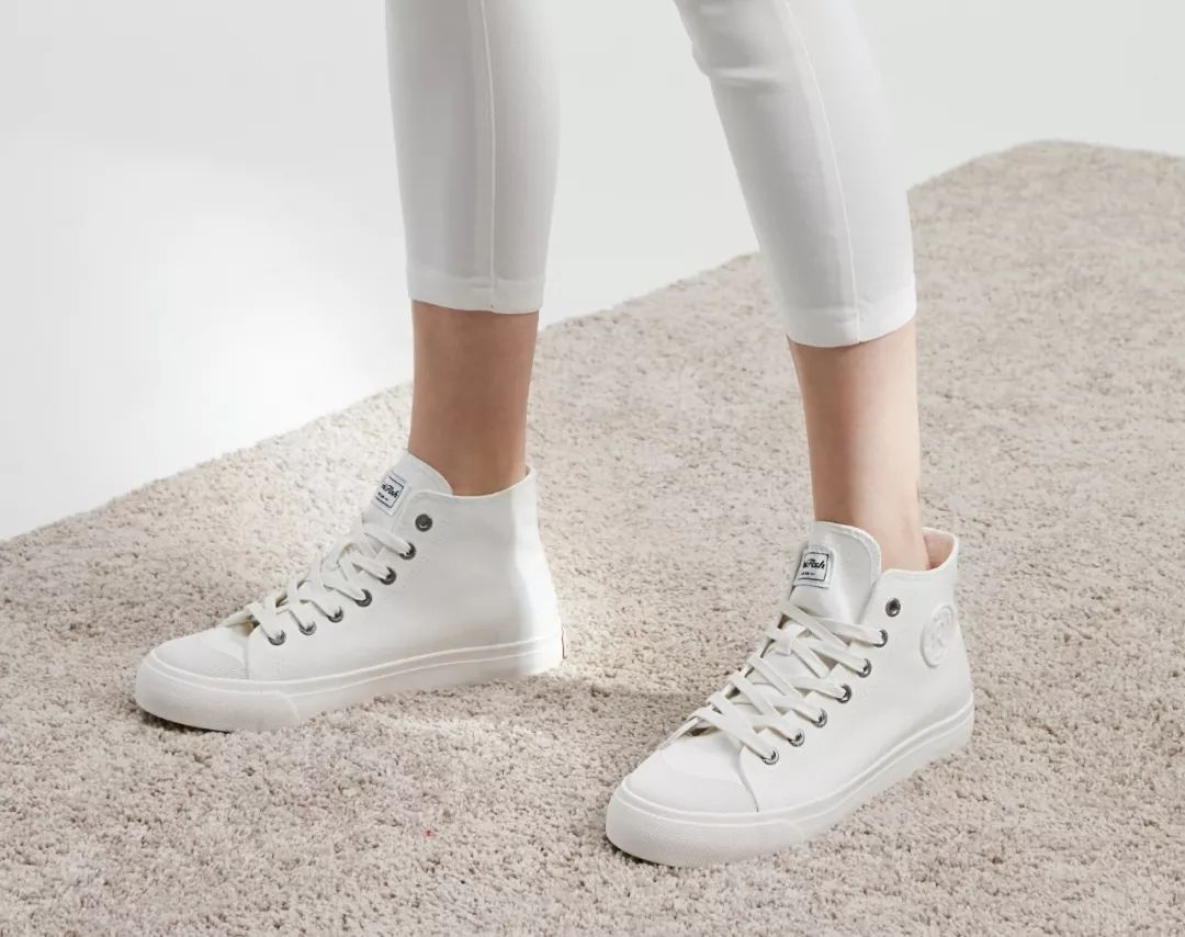 凯特王妃同款帆布鞋,梅根王妃穿什么鞋好看