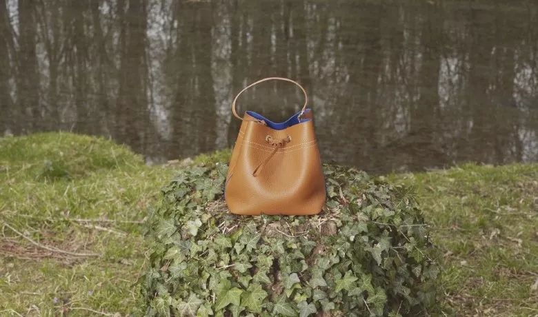 「ECCFC」在巴黎围观主播带货，礼物拿到手软，和大佬拉家常的机会，究竟是哪来的？