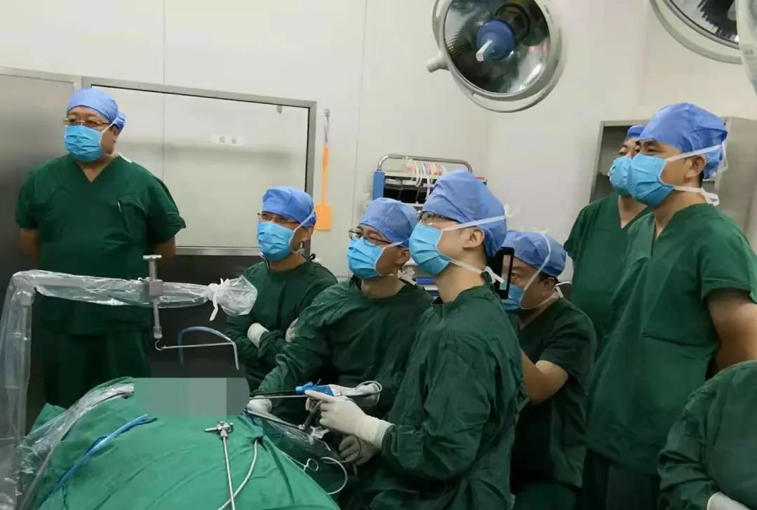 腔镜甲状腺外科手术简介,腔镜甲状腺手术适应症及美容效果