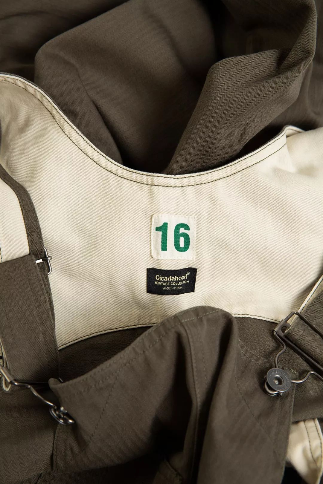 推荐女生穿的背带裤,敢穿背带裤的女孩