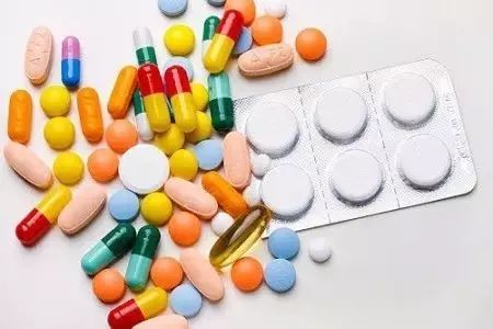 从国外带两三盒药回国违法吗,帮别人带药入境美国