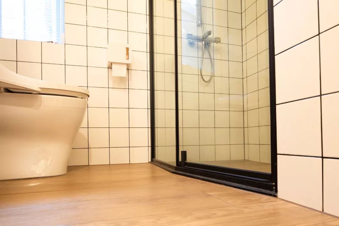 客厅没窗户没有阳光,客厅没有窗户一点采光都没有