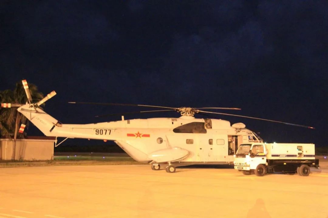 渔民手臂卷入机器海警深夜救援,渔民手指被机器绞断海警紧急救援