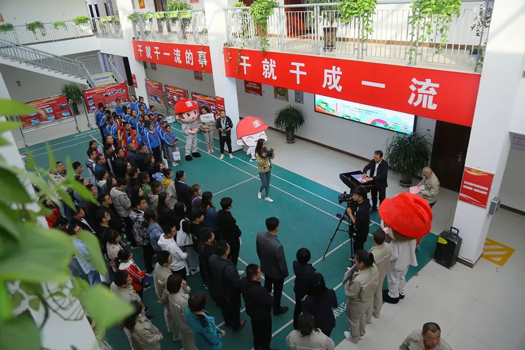 我们来啦英文视频,我们来了完整视频