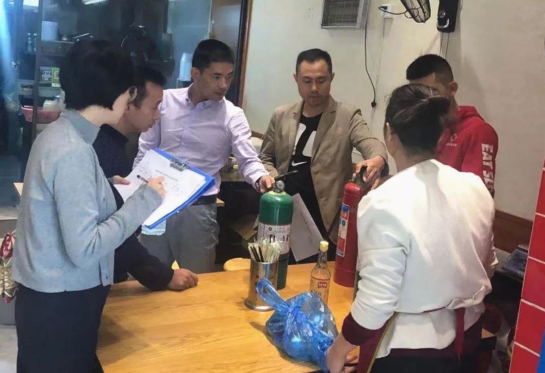 城管开展燃气安全排查整治,餐饮燃气安全排查整治