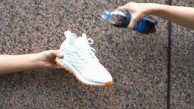 这双运动鞋竟然防水！暴雨大雪都不湿，还巨暖和