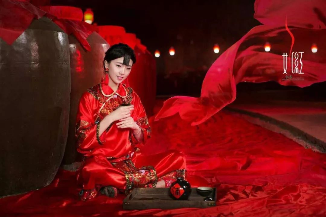 都说香槟是庆功酒，那为了这件事，我们得开200多瓶香槟