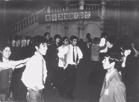 舞厅灯光璀璨,舞厅跳舞夜上海