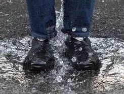 地表Zui强！暴雨蹦迪从不湿还巨暖和！比2个鸡蛋还轻，走8小时一点都不累