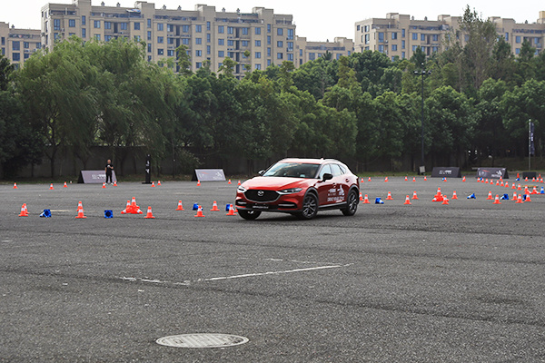 马自达cx-4和cx5的底盘操控,马自达cx-4试驾2.0视频