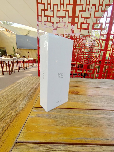 OPPOK5开箱上手:6400万超清四摄+30W闪充赛博金属意外好看