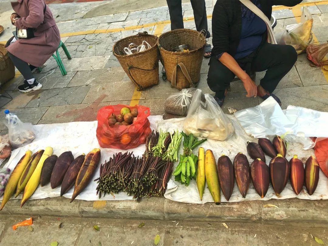 西双版纳傣族赶街视频,勐腊县勐仑镇赶街