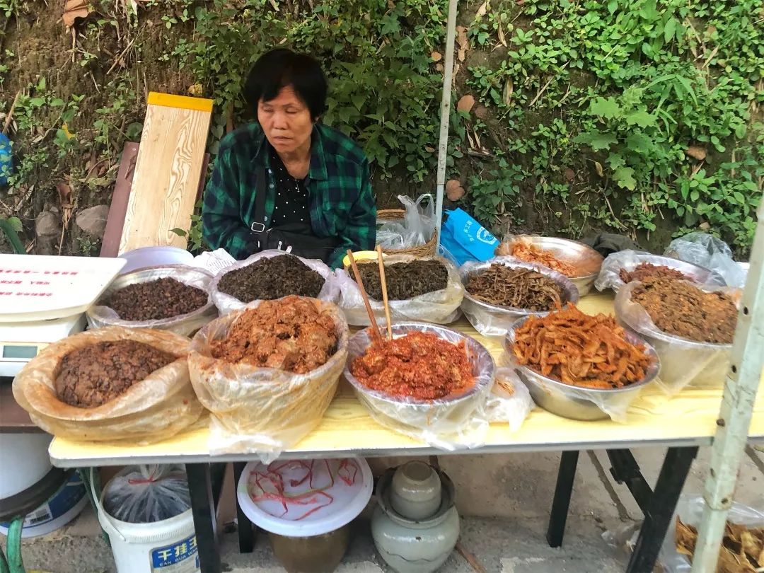 西双版纳傣族赶街视频,勐腊县勐仑镇赶街