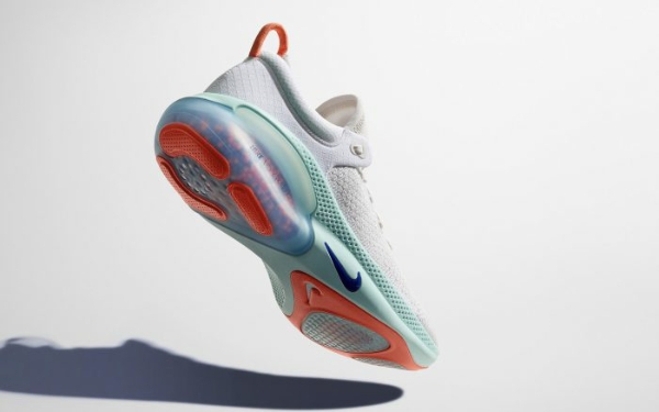 耐克对比斯凯奇,耐克和斯凯奇对比