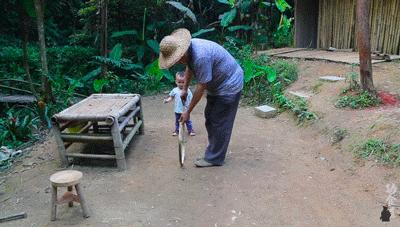 61岁中国大爷火爆外媒,61岁大爷惊呆外国人