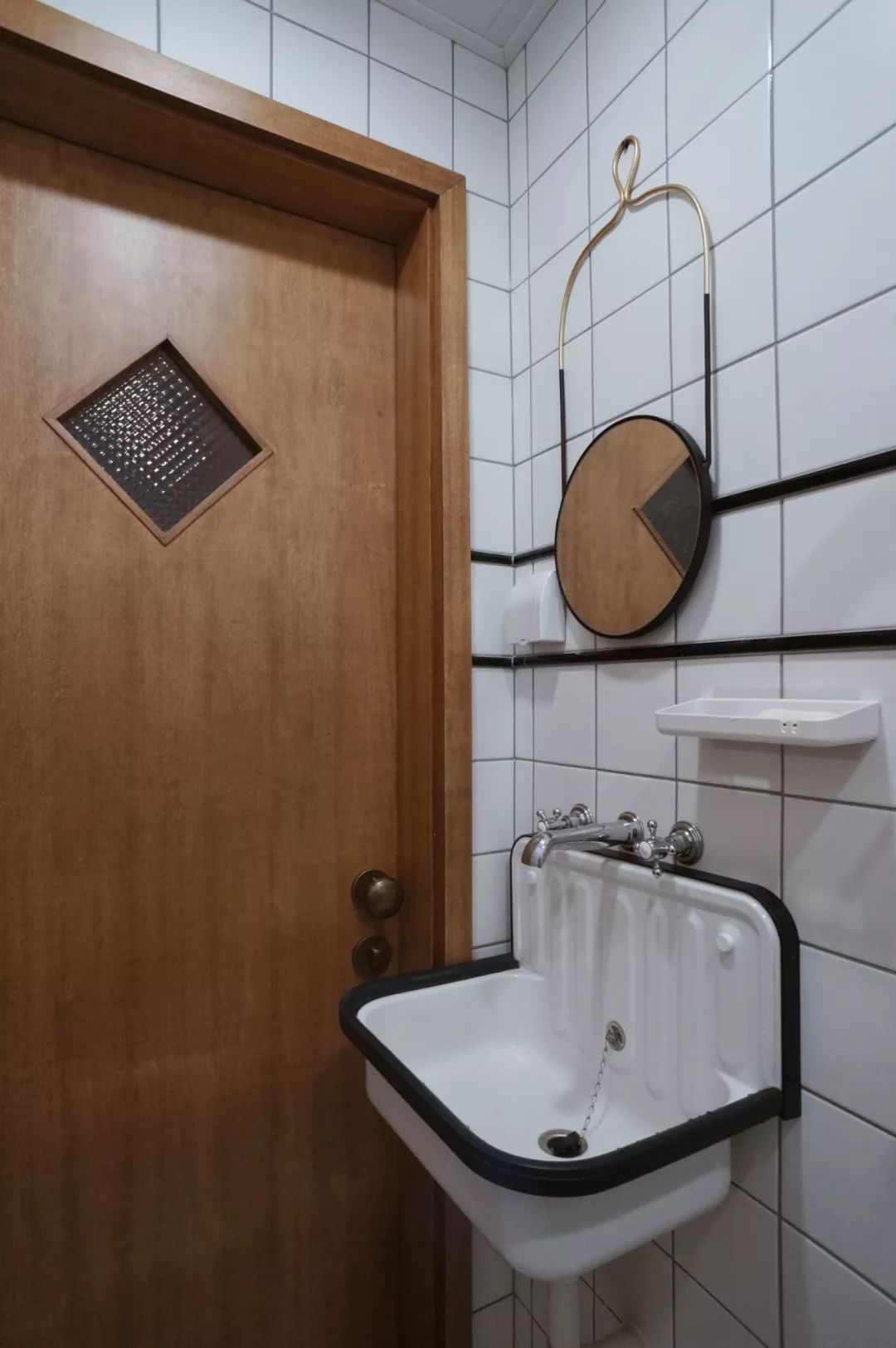 她买下32㎡上海老旧学区房,为女儿打造小桃园,还有20㎡超舒适大庭院