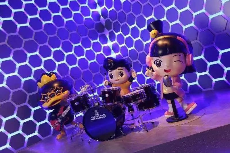 周黑鸭和绝味哪个贵,周黑鸭比绝味鸭脖贵