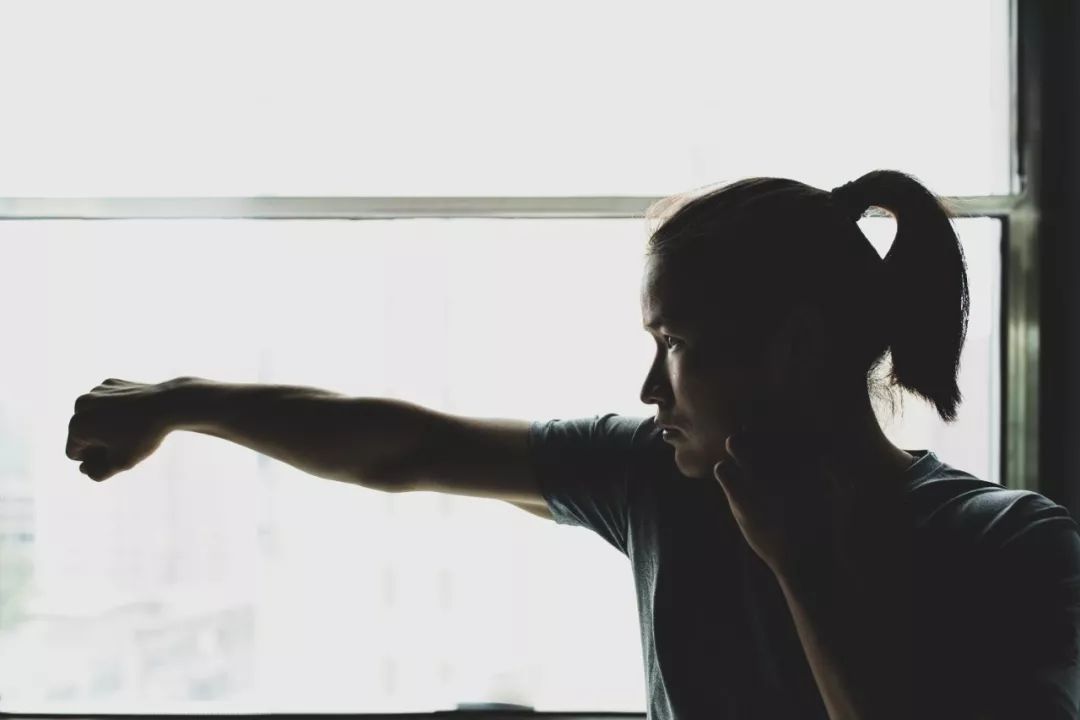 张伟丽格斗大师,张伟丽拳击机