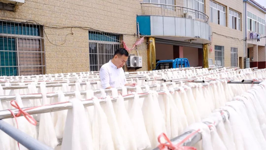 央视曝光蚕丝被长期盖,桑蚕丝真丝被曝光