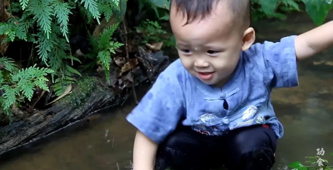 河南大爷做出2600年前的鲁班凳,山村老人制作鲁班凳惊艳国外