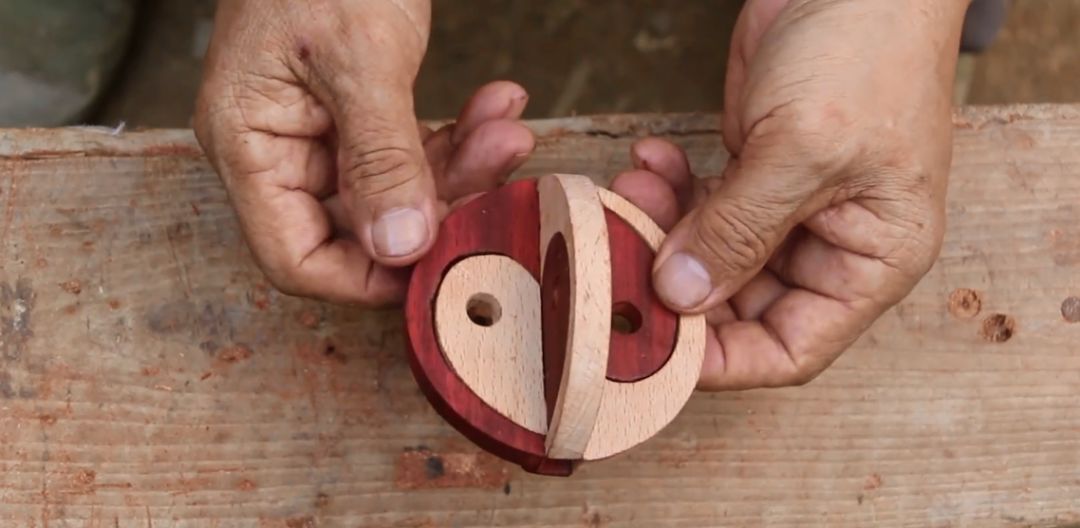 河南大爷做出2600年前的鲁班凳,山村老人制作鲁班凳惊艳国外