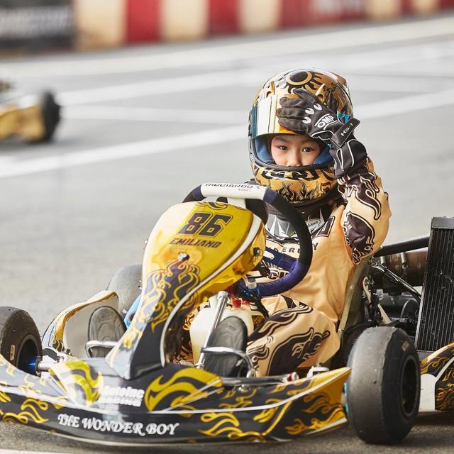 明星少年歌手EC一平惊艳新加坡“那些年那些歌”欢唱会