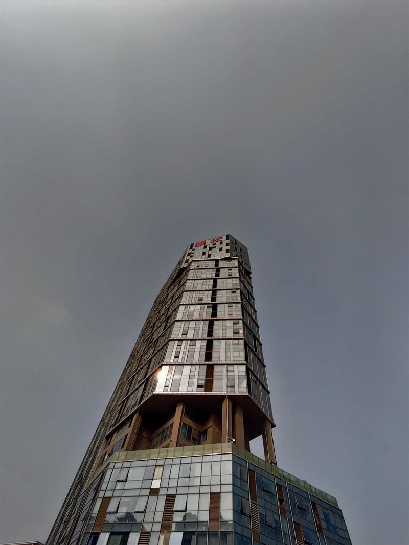 离开锤子老罗去哪里了,坚果pro3是罗永浩设计的吗