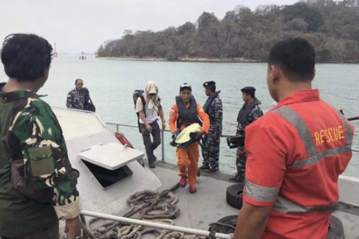 郑州将“取消机动车单双号限行”？权威部门回复来了；学生上课玩手机，河南一老师当场将一杯水浇上去丨大河早新闻（语音版）
