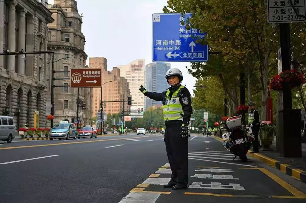 【身边的马天民】“外滩指路人”黄俊带你观赏进博会别样的“警”色