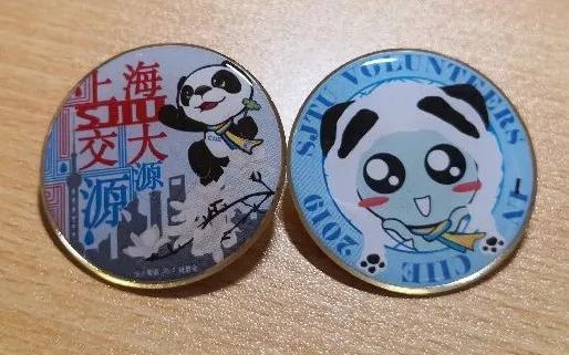 同学，换徽章吗？沪上各高校“小叶子”进博徽章大集合！