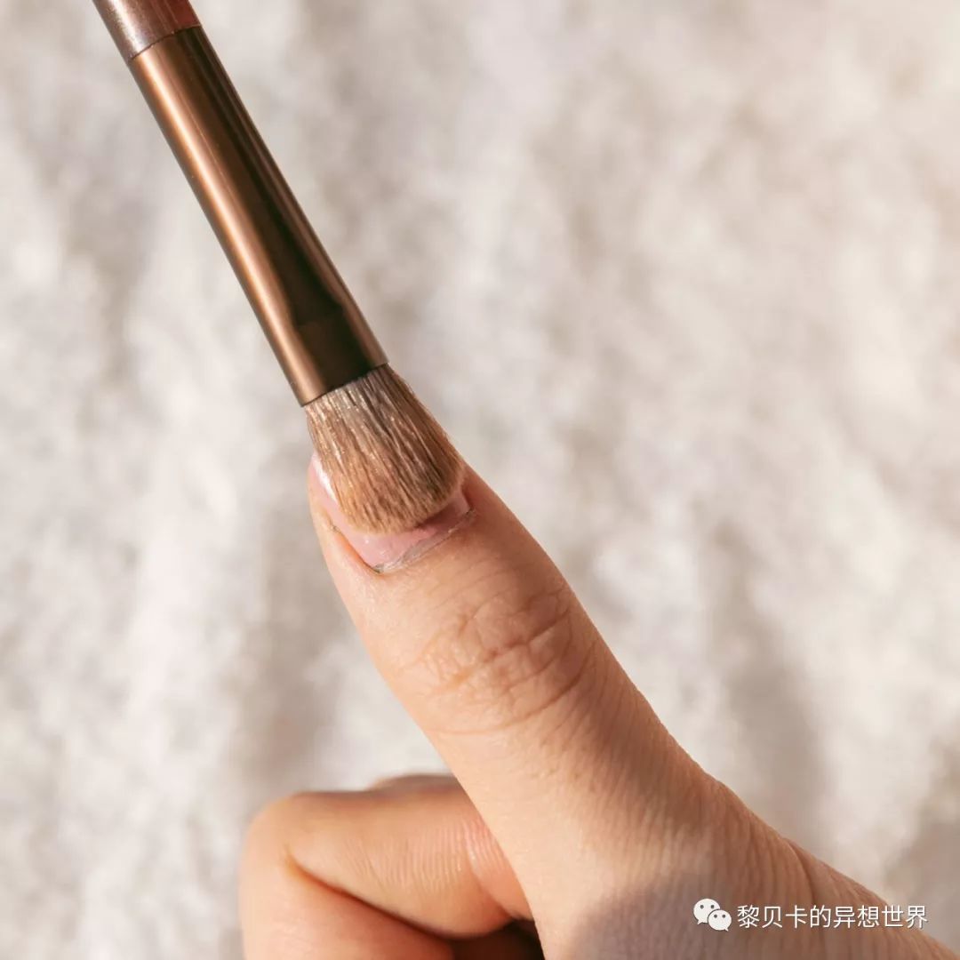 买了很多眼影却还是不会画,买了好多化妆品