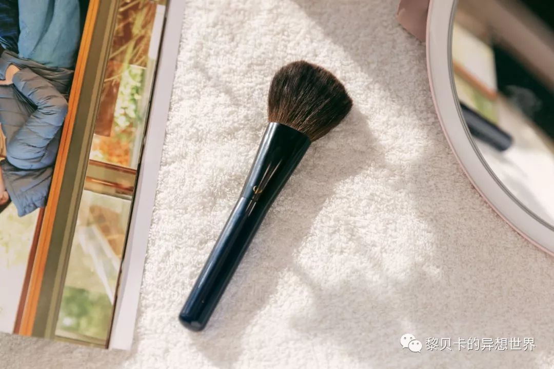 买了很多眼影却还是不会画,买了好多化妆品