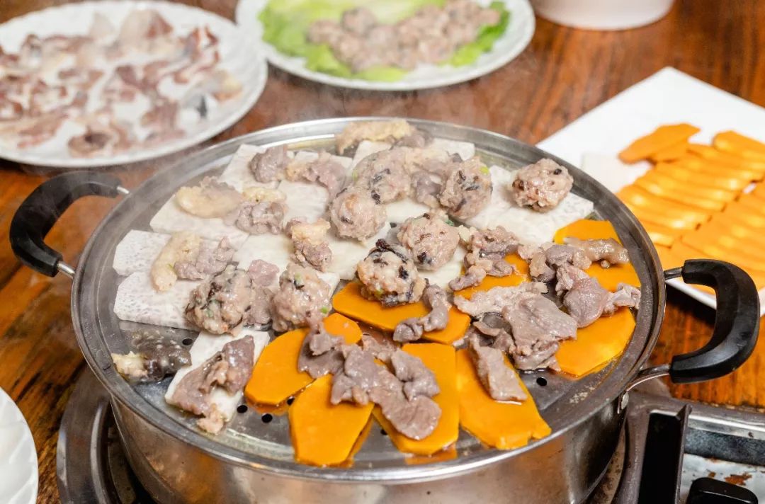 嚟度，可能系顺德桑拿种类最多嘅地方！鸵鸟都唔放过！真够呛