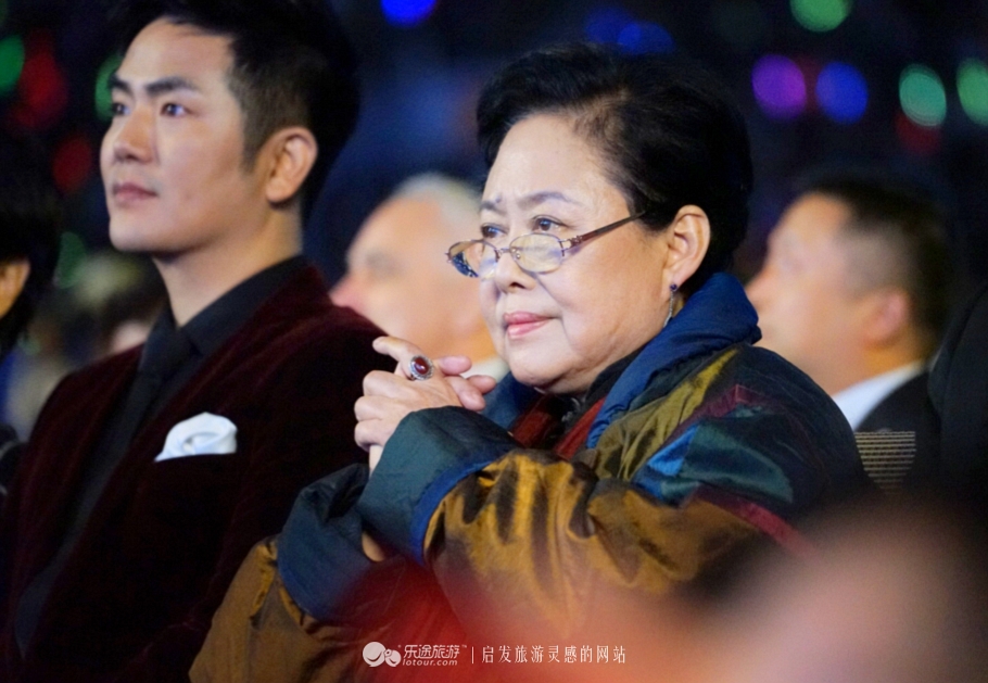 如果你和明星只有一米的距离，如何能求得合影