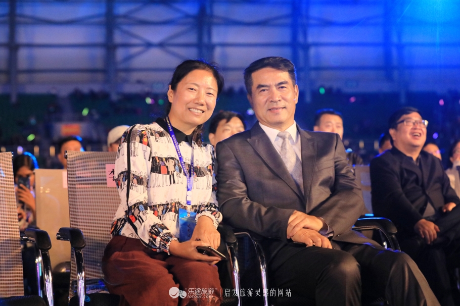 如果你和明星只有一米的距离，如何能求得合影