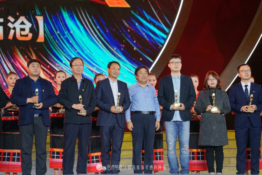 如果你和明星只有一米的距离，如何能求得合影